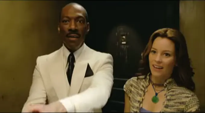 Eddie Murphy and Elizabeth Banks in Meet Dave