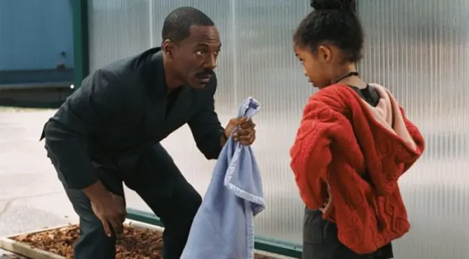 Eddie Murphy and Yara Shahidi in Imagine That