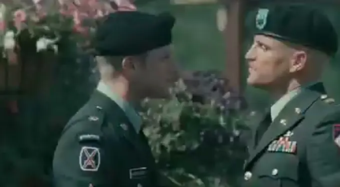 Ben Foster and Woody Harrelson in The Messenger