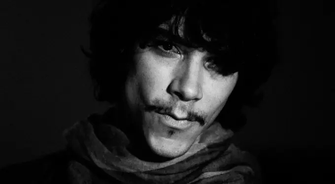 Black-and-white headshot of Oscar Jaenada as Cantinflas
