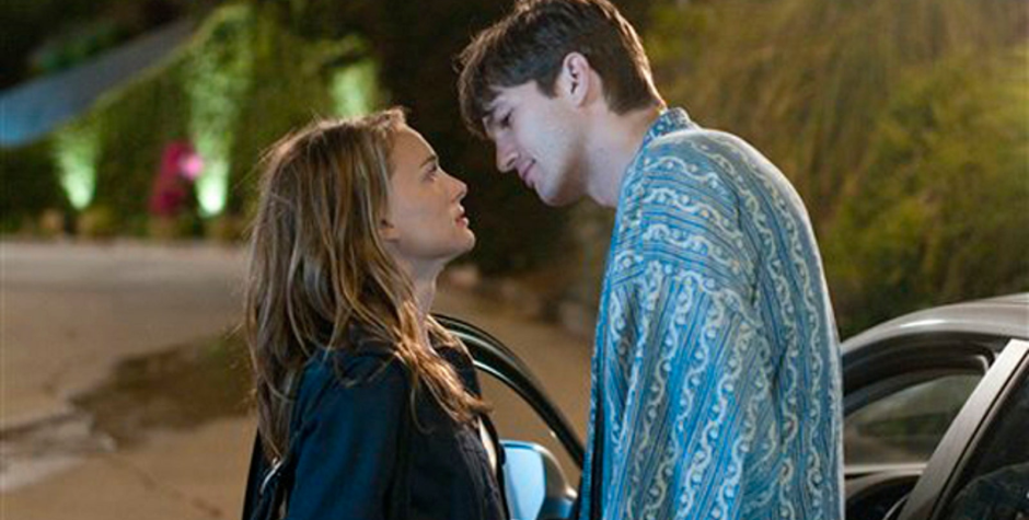 Natalie Portman and Ashton Kutcher in No Strings Attached