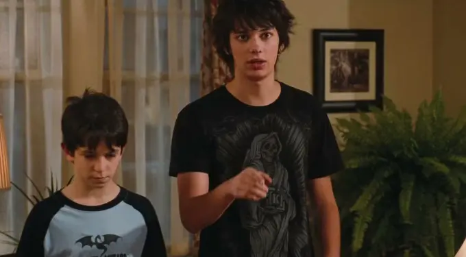Zachary Gordon and Devon Bostick in Diary of a Wimpy Kid: Rodrick Rules