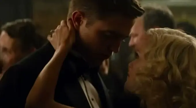 Reese Witherspoon and Robert Pattinson in Water for Elephants