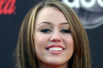 Miley Cyrus might go nude for “Undiscovered Gyrl”