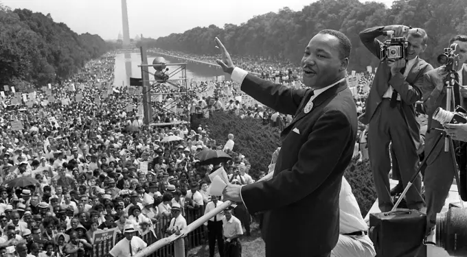 Martin Luther King Jr. waves to crowd at Lincoln Memorial rally