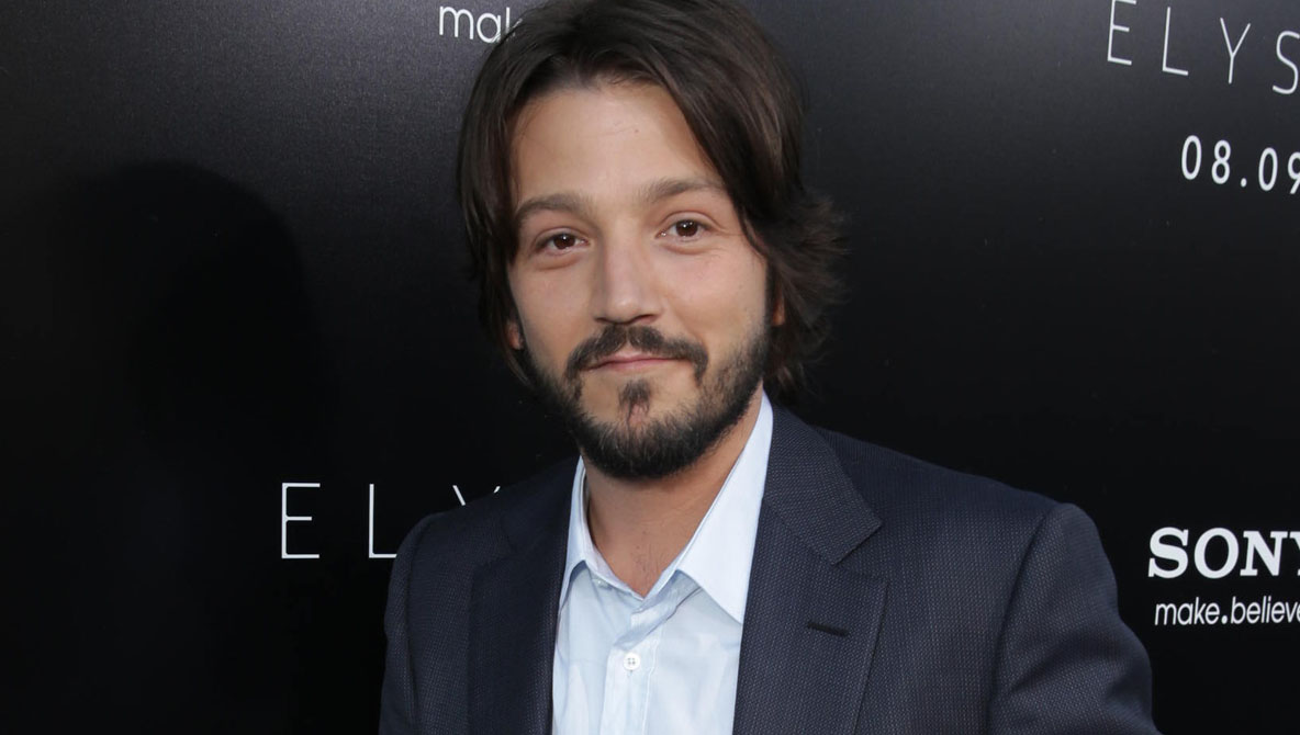 Diego Luna Says That The Americas Will Be ONE Big Country