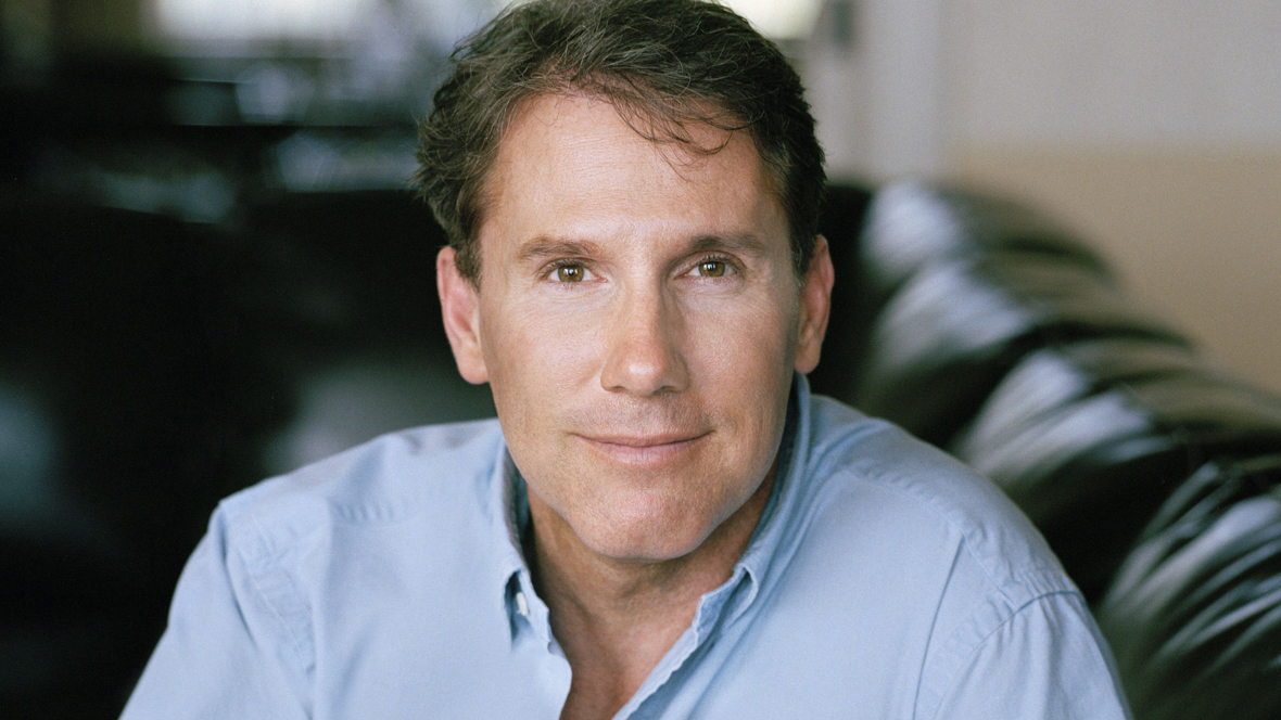 Update Nicholas Sparks has just added a new city and date for the book