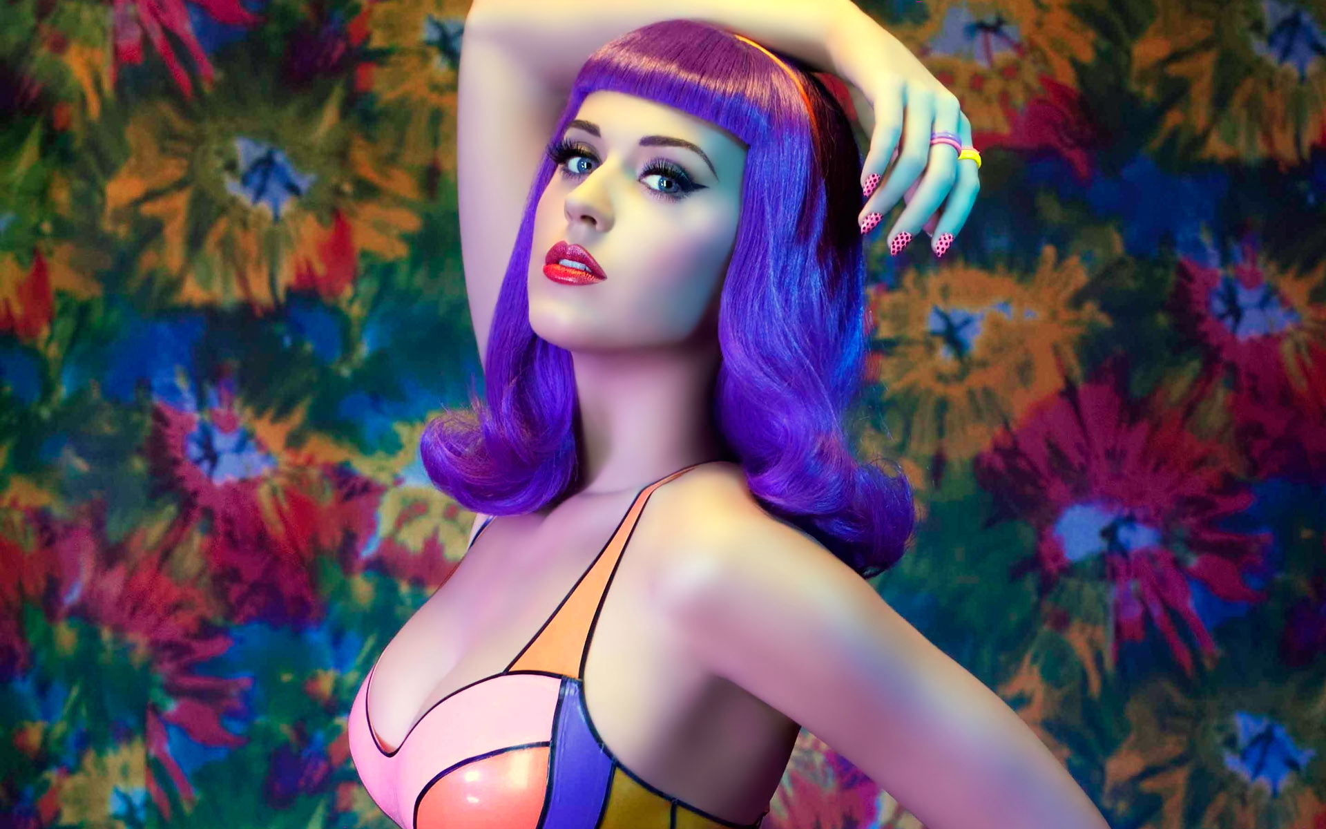 Katy Perry Burns Her Hair In The Name Of Her New Single ‘Roar’