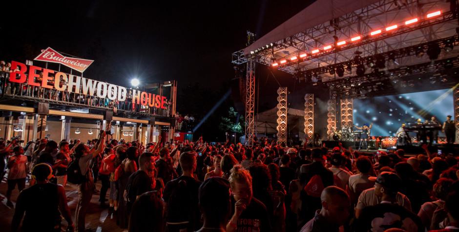 Audience gathers at Budweiser Beechwood House for a nighttime concert event.
Crowd watches concert at Budweiser Beechwood House outdoor stage at night