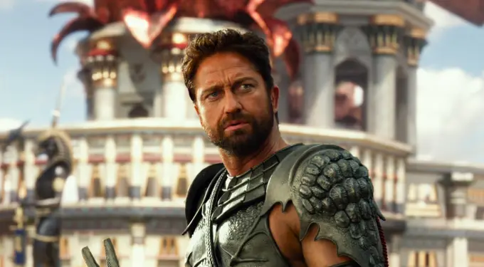 Gerard Butler in armor looking to side in Gods of Egypt