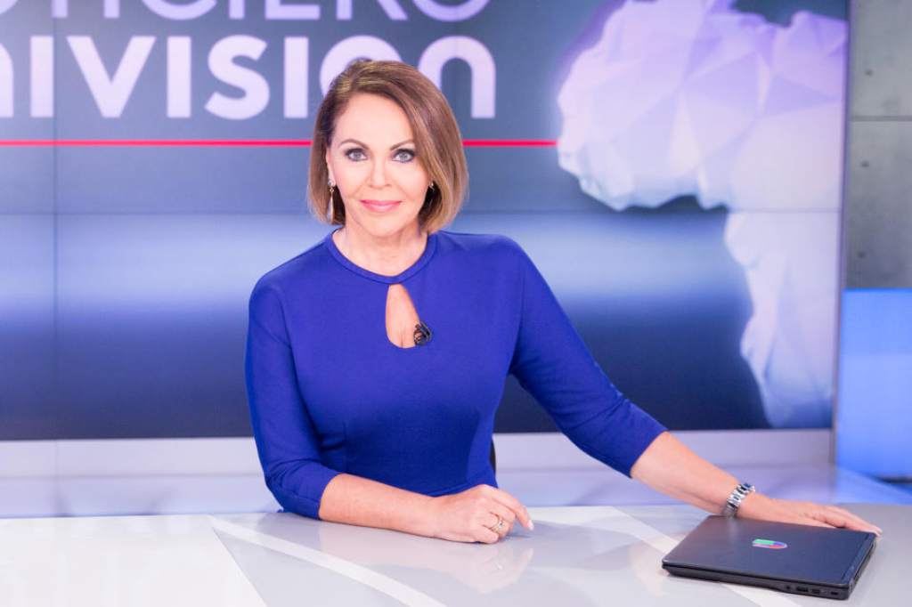 One Of The News Anchors Of Univision News Primetime Team Maria Elena Salinas Is Leaving The Company After 30 Years At The Desk Her Last Day Will Be At The End Of