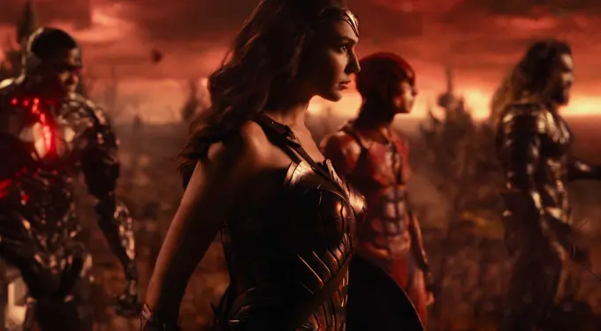 Wonder Woman stands with Cyborg, The Flash, and Aquaman in Justice League